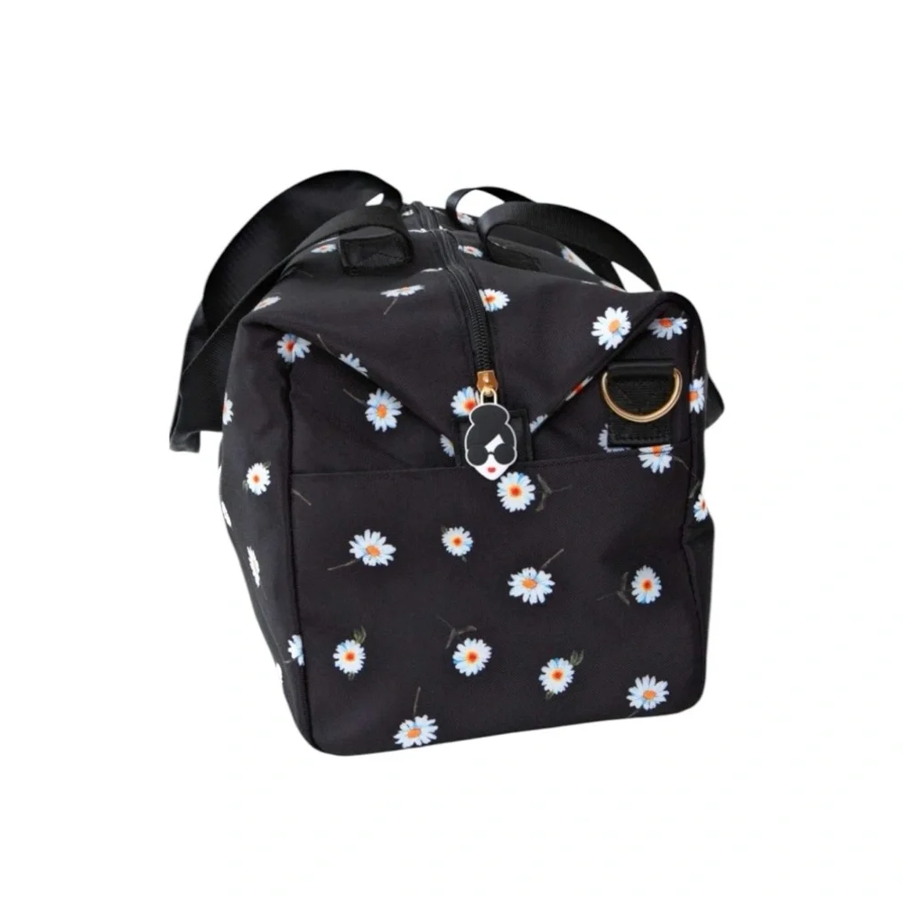 ✨BNWOT - Alice + Olivia Daisy Print Duffel Bag Adjustable Strap✨ - Picture 6 of 10